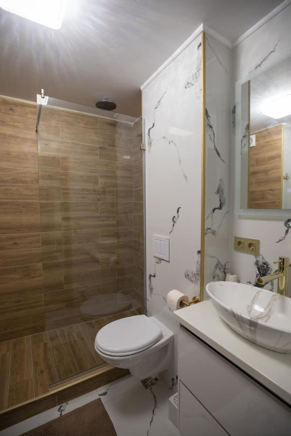 Apartament Gold Tîrgu Ocna Esterno foto